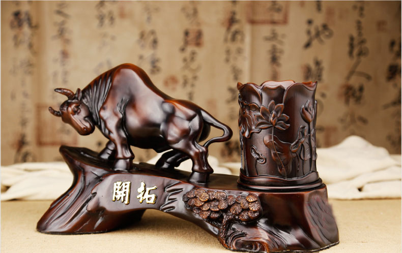 牛擺件主運勢如虹，事業(yè)騰飛